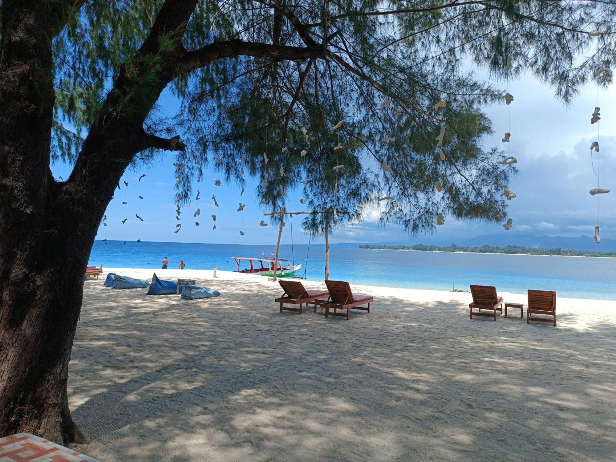 Kampung Meno Bungalows กิลิเมโน ภายนอก รูปภาพ